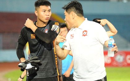 Thủ thành U23 Việt Nam duy trì phong độ ấn tượng giúp đội nhà ngược dòng trước CLB Bình Dương