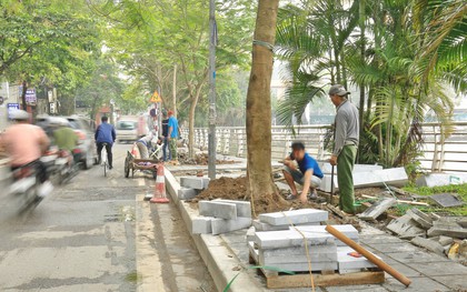 Hơn 100 tuyến phố tại Hà Nội đang được lát gạch bê tông vân đá