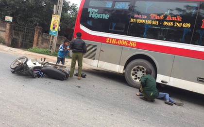 Tai nạn thương tâm ở Phú Thọ: Xe khách chạy tốc độ cao đâm trúng 3 ông cháu đi xe máy, 1 cháu bé tử vong