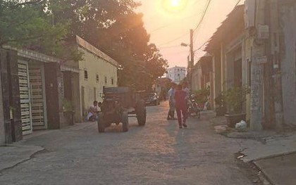 Cháu bé 4 tuổi bị xe công nông đâm tử vong khi lao ra ngõ