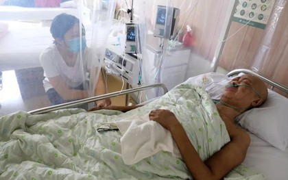 Xót xa chuyện nữ sinh 17 tuổi phải bỏ thi Đại học để hiến tuỷ cứu mẹ