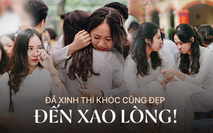 Những khoảnh khắc đẹp nhất mùa bế giảng tại Hà Nội: Dàn nữ sinh khóc lóc bù lu bù loa vẫn giữ được nét xinh xắn đến xao lòng