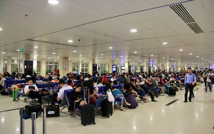 Sân bay Tân Sơn Nhất sắp ngưng sử dụng loa thông báo. Làm thế nào để thích nghi và không bị trễ giờ bay?