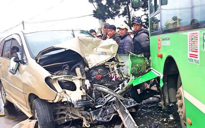 Đà Lạt: Xe buýt đối đầu xe con, một người tử vong