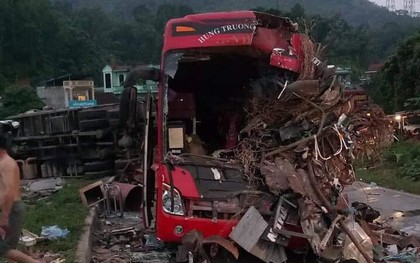 Hòa Bình: Xe tải va chạm kinh hoàng xe khách lúc nửa đêm, 3 người chết 31 người bị thương