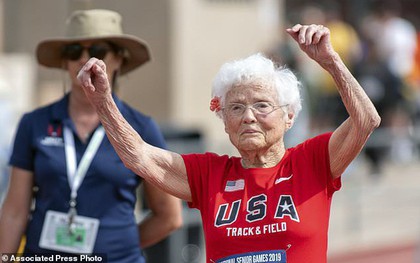 Bà cụ 100 tuổi mới tập chạy bộ, 103 tuổi vô địch giải chạy toàn quốc kèm hàng loạt kỷ lục không thể tin nổi