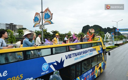 Du khách hào hứng trải nghiệm tuyến xe buýt hai tầng đầu tiên ở thành phố Hạ Long với giá vé chỉ từ 179k