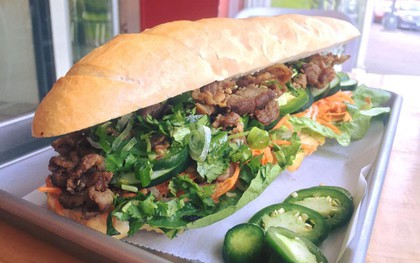 Ở Mỹ, mọi món ăn đều có phiên bản “siêu to khổng lồ” và bánh mì Việt Nam cũng không ngoại lệ
