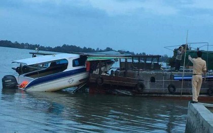 Kinh hoàng ca nô du lịch lao thẳng vào ghe tam bản, 3 người thương vong