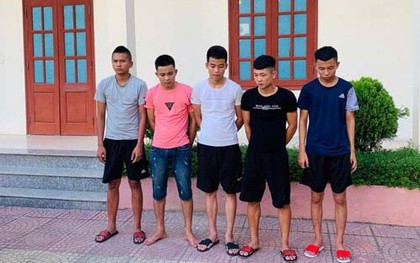 Chủ quán cơm chỉ đạo đàn em ném vỡ kính xe khách