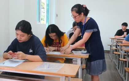 10 thí sinh bị đình chỉ thi trong buổi sáng 26/6