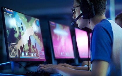 Nam sinh bận thi đại học nhờ mẹ "cày game" và cái kết: Con đỗ trường top, mẹ thành gamer lão luyện