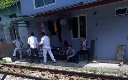 Hải Phòng: Hàng xóm phát hiện thi thể người đàn bà điên chết trong nhà