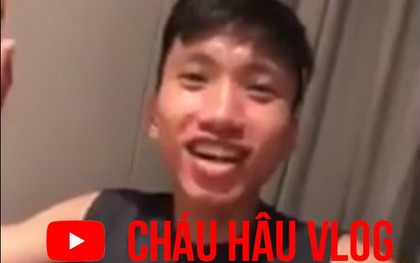 Em út tuyển Việt Nam tung Vlog ăn nồi "lẩu Thái chua cay"... siêu nhỏ