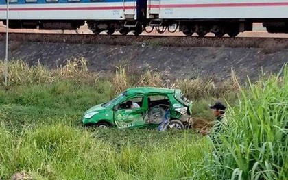 Tàu hỏa tông taxi, 2 người chết, 3 người bị thương