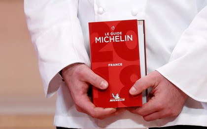 Ngày xưa mong chẳng kịp, giờ thì hàng loạt bếp trưởng đòi "trả lại" sao Michelin và còn trốn như tránh tà