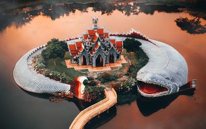 Không tin vào mắt mình ngôi đền được canh giữ bởi “cá khổng lồ” đẹp hệt cổ tích đang “gây bão” Thái Lan