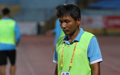 HLV Khánh Hòa "xỉa xói" V.League không công bằng: "Nói thẳng ra chỉ có chúng tôi đá sạch, không xin điểm ai bao giờ"