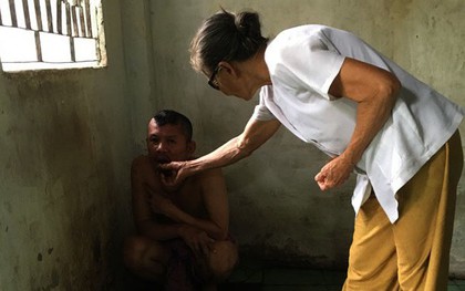 20 năm, người mẹ nghèo nuốt nước mắt xích con vào góc tường