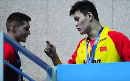Bị tẩy chay vì nghi dùng doping, VĐV bơi lội nổi tiếng của Trung Quốc chặn đường, chỉ mặt đối thủ nói "tao thắng, còn mày thua"