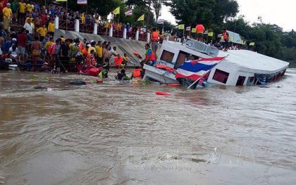 Lật tàu trên sông, 39 người thiệt mạng và mất tích