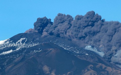 Peru ban bố tình trạng khẩn cấp do núi lửa hoạt động mạnh