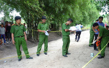 Mâu thuẫn trong quán ăn, thợ cắt tóc rút dao đâm người nguy kịch rồi đưa đi cấp cứu