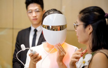 Bộ thiết bị làm đẹp cá nhân LG Pra.L ra mắt: Dùng cho cả nam và nữ, mặt nạ đèn LED trông như siêu nhân, tổng giá trị 50 triệu
