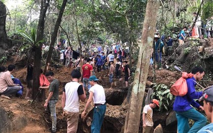 Yên Bái: Huy động hàng trăm dân quân, công an ngăn chặn người dân lên núi đào xới tìm đá quý