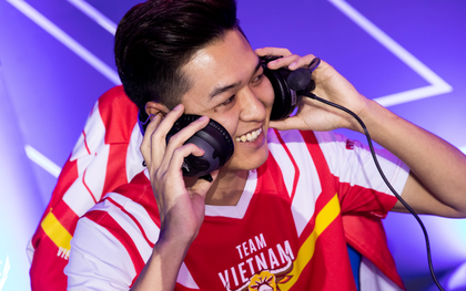 XB vươn vai nhẹ nhõm, Gấu nở nụ cười tươi như hoa và vô vàn cảm xúc khi tuyển Việt Nam giành quyền vào bán kết AWC 2019