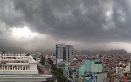 Hãi hùng cảnh bão bụi “siêu to khổng lồ” xuất hiện ở Quảng Ninh