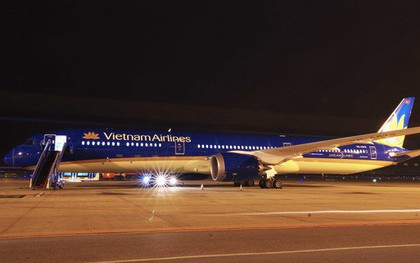 "Siêu máy bay" Boeing 787-10 lớn nhất Việt Nam đáp xuống Nội Bài