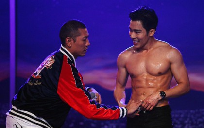 Dàn mỹ nam Thái thi nhau khoe body nóng bỏng trong show hát nhép!