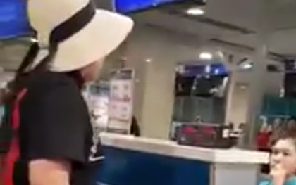 An ninh sân bay làm việc với nữ hành khách chửi bới, dọa chạy 5 triệu Facebook cho nhân viên Vietnam Airlines ế chồng