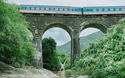 Hot nhất Đà Nẵng hiện tại chính là “cổng trời” mới toanh dưới chân đèo Hải Vân, nơi có đoàn tàu qua núi đẹp hệt trong phim