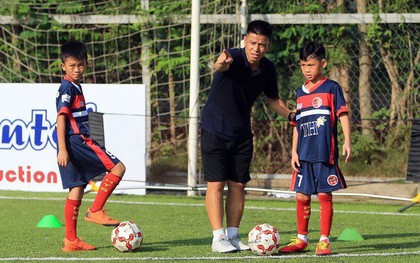 Trợ lý HLV Park Hang-seo đưa đội bóng nhí Việt Nam dự giải bóng đá trẻ lớn nhất thế giới