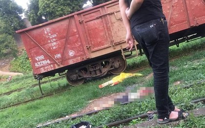 Người đàn ông bò qua đường sắt bị tàu hỏa cán tử vong