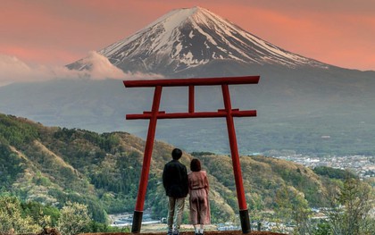 Loạt cổng Torii huyền thoại dọc khắp xứ Phù Tang, có nơi nối dài đến hơn... 10.000 cái