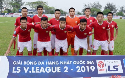 Công ty cho nhân viên nghỉ làm, còn mua vé cho đi cổ vũ đội nhà thăng hạng lên V.League
