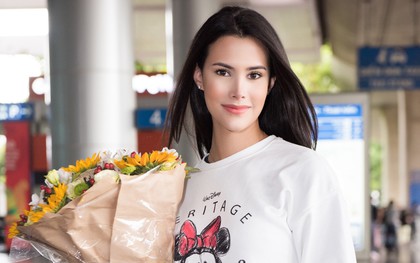 Đương kim Hoa hậu Quốc tế mặc giản dị, khoe nhan sắc "nghiêng nước nghiêng thành" tại sân bay Việt Nam