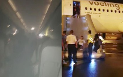 Hành khách hoảng loạn vì máy bay bỗng nhiên bốc cháy nhưng cách xử lý của phi hành đoàn lại khiến dân tình phản cảm