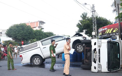 Tai nạn hy hữu: Xe bán tải đâm lật xe tải như phim hành động