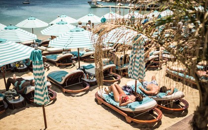 Đảo Mykonos - Thiên đường đốt tiền của giới siêu giàu: ‘Sương sương’ thuê lều nhỏ trên bãi biển thôi cũng ngốn hơn 100 triệu đồng