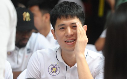 Đình Trọng khẳng định Thành Chung rất giống người CHDCND Triều Tiên, lo cho người bạn khi đi đá chung kết lượt về AFC Cup
