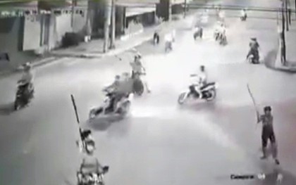 Bắt đối tượng trong nhóm "giang hồ" trực tiếp dùng mã tấu chém xe dân phòng