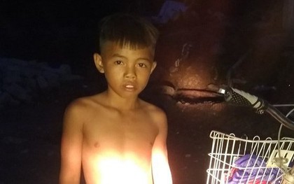 2 nam sinh liều mình lao xuống dòng lũ cứu người tàn tật bị cuốn trôi