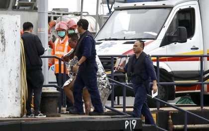 Tàu chở dầu gắn cờ Việt Nam cháy ngoài biển Hồng Kông: Có thể mất hàng tuần dập lửa