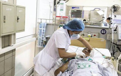 Chuyên gia lên tiếng việc bác sĩ truyền bia để giải độc rượu