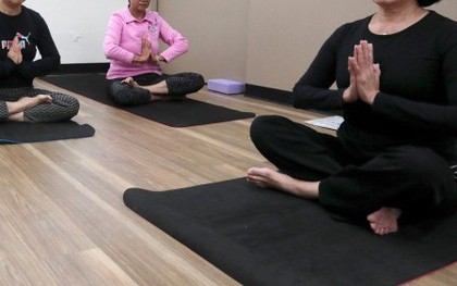 Uốn học viên làm đúng tư thế đến gãy chân, trung tâm Yoga phải đền hơn 670 triệu đồng