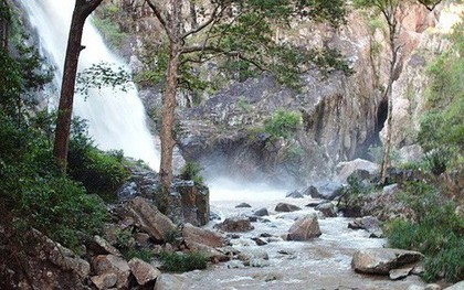 Khánh Hòa: 2 công an và 1 cô gái tử nạn khi đi chơi thác Tà Gụ